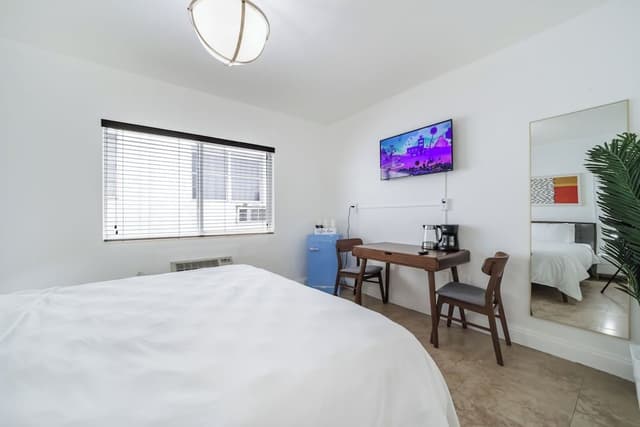 Deluxe Room, 1 Queen Bed, Private Bathroom (Self check-in)