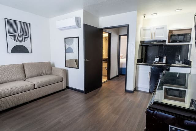 Suite, Multiple Beds, Kitchenette