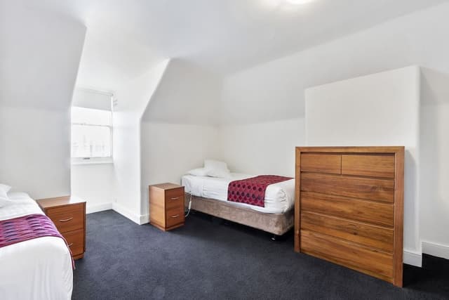 Three Bedroom House (Grosvenor Street)