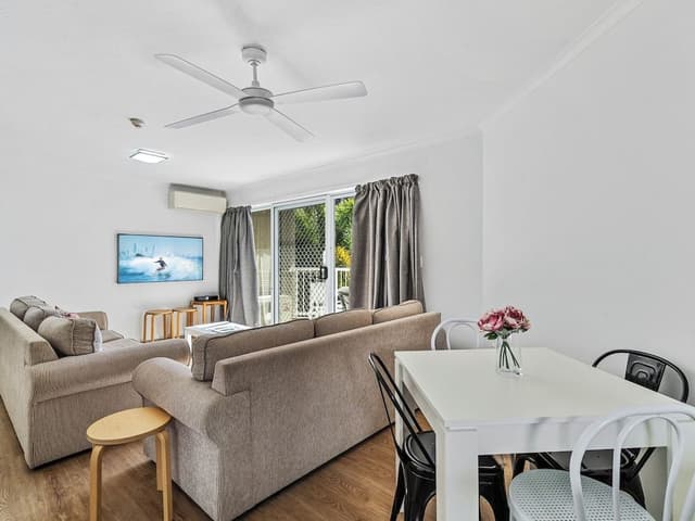 Three Queen Bedroom Family Apartment