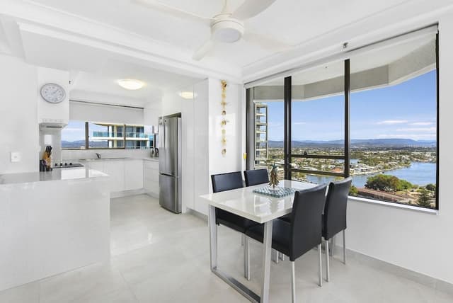Deluxe Two Bedroom Ocean View Apartment