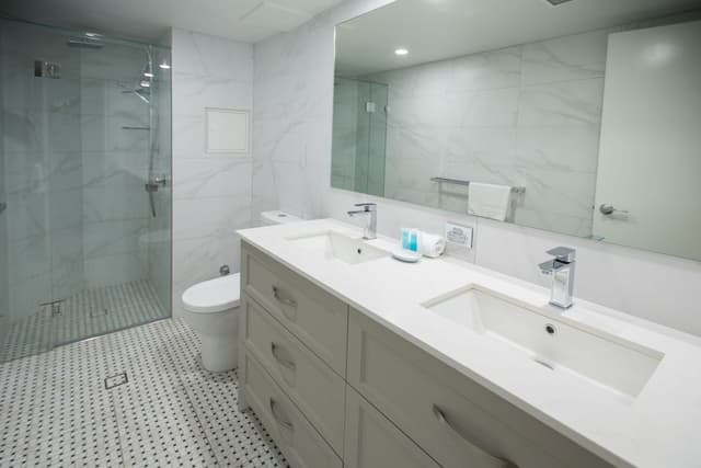 Superior 3 Bedroom Apartment