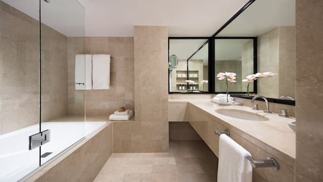 One Bedroom Full Harbour Club Suite