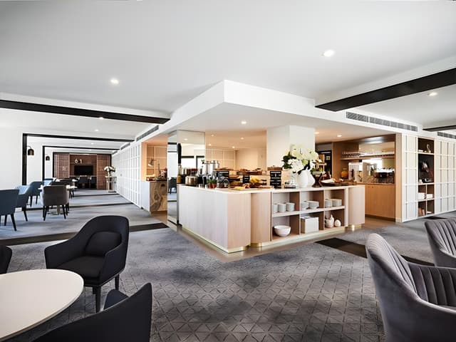 One Bedroom Full Harbour Club Suite