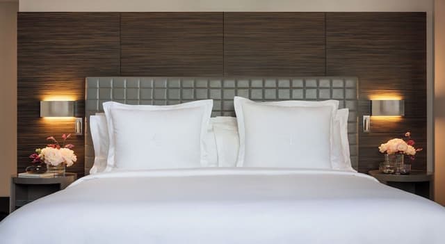 One Bedroom Full Harbour Club Suite