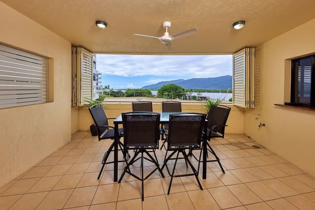 Deluxe Apartment, 3 Bedrooms, Partial Sea View