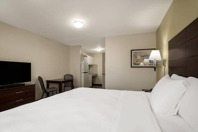 Room, 1 King Bed, Accessible, Non Smoking (Accessible Tub)