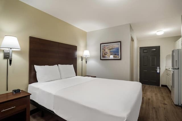 Standard Room, 1 Queen Bed, Non Smoking