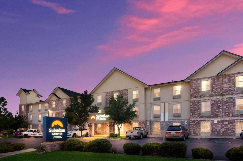Savannah Suites - Arvada3
