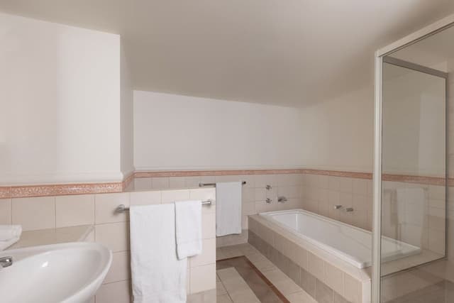 Room, 3 Bedrooms