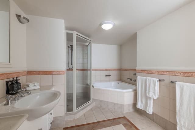 Room, 3 Bedrooms