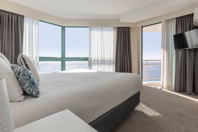 Room, 3 Bedrooms