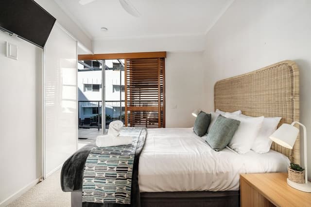 2 Bedroom Pool Entry - Poolside Tower