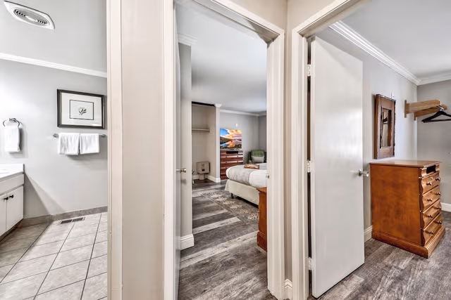Deluxe Suite, 2 Bedrooms, Poolside