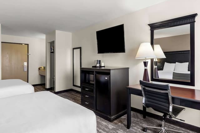 Standard Room, 2 Queen Beds, Non Smoking, Refrigerator & Microwave (Pet Friendly)