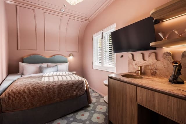 Petite Double Room