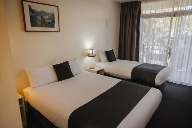 Standard Room, Non Smoking, Kitchenette (Queen + Single)