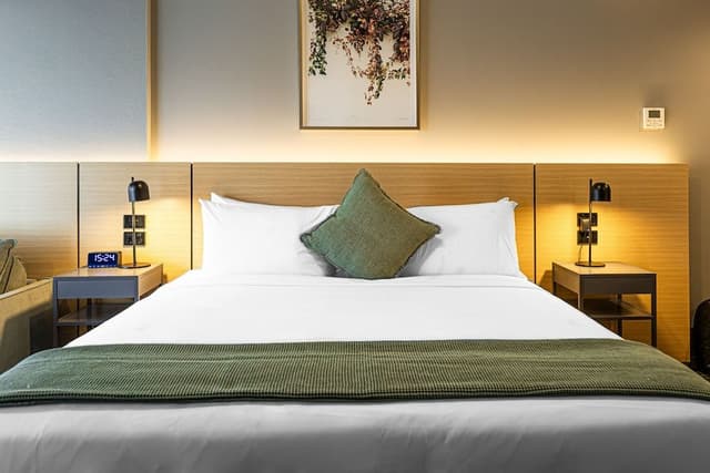 Corner Deluxe Room