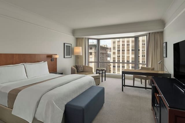 Deluxe Room, 1 King Bed