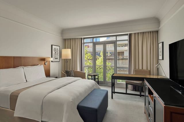 Deluxe Room, 1 King Bed