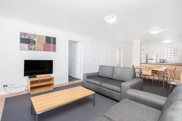 Deluxe 2 Bedroom Ground Floor Apartment