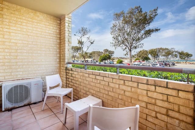 Deluxe 2 Bedroom Ground Floor Apartment