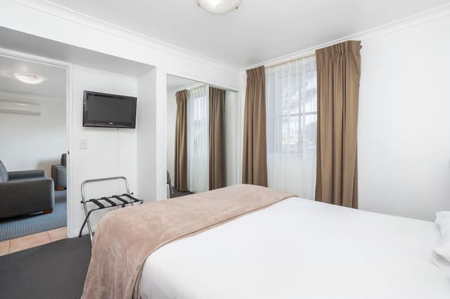 Deluxe 2 Bedroom Ground Floor Apartment