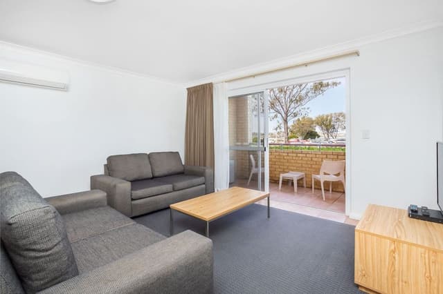 Deluxe 2 Bedroom Ground Floor Apartment