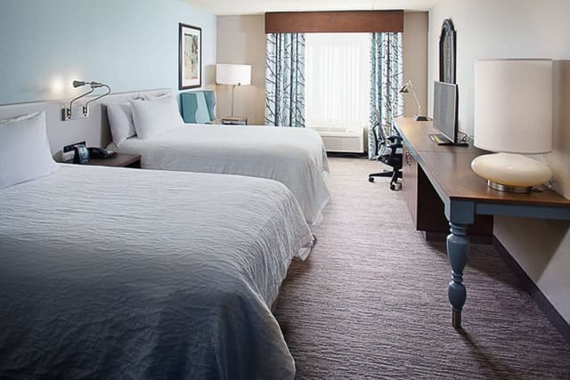 2 DOUBLE BEDS