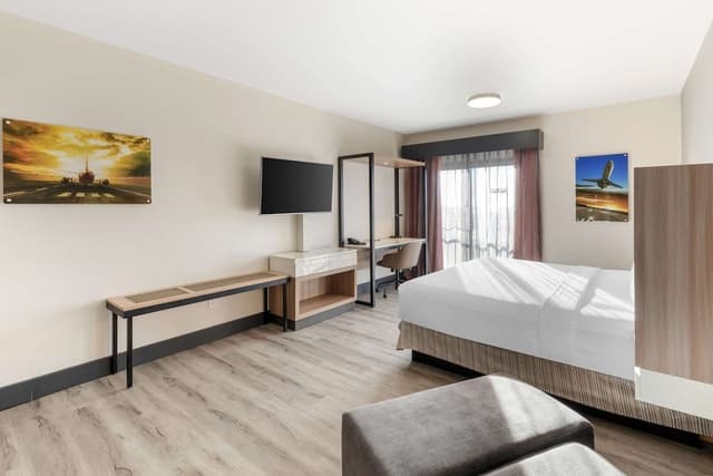 Standard Room, 1 King Bed, Non Smoking, Refrigerator & Microwave