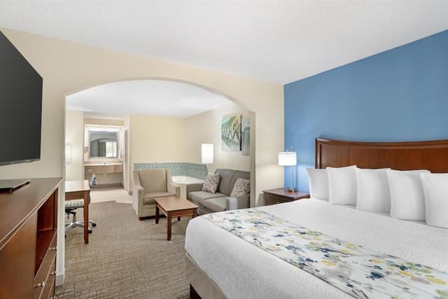 Suite, 1 King Bed, Smoking, Refrigerator & Microwave (with Sofabed)