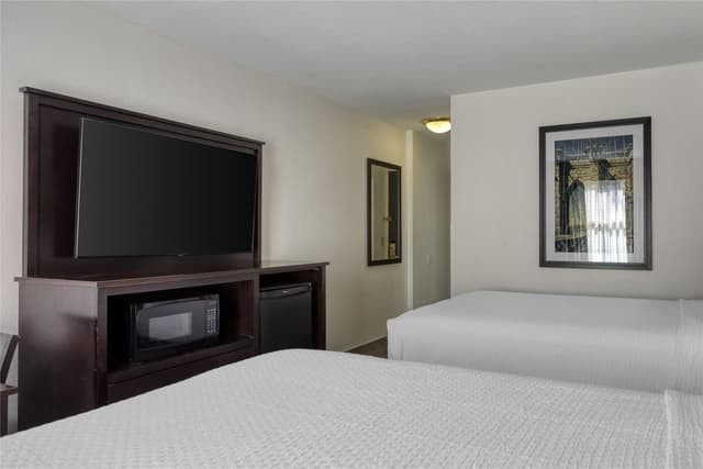 Accessible - 2 Double, Mobility Accessible, Roll In Shower, Microwave And Refrigerator, Wi-Fi, Non-Smoking, Continental Breakfast