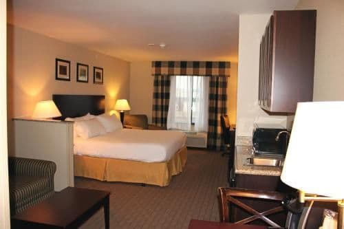 1 King Bed Suite Non-Smoking