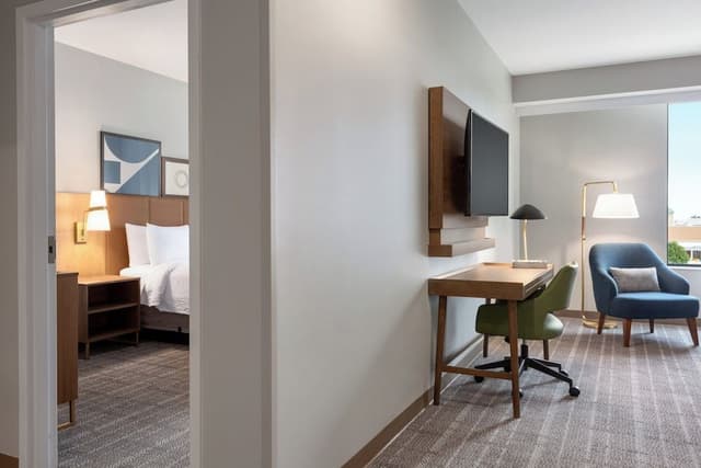 Suite, 2 Bedrooms, Kitchen (1 King Bed and 2 Double Beds)
