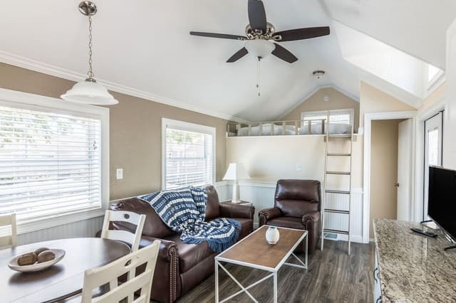 Premium Loft Cottage 2 Bedroom (No Pets, Linens Include)