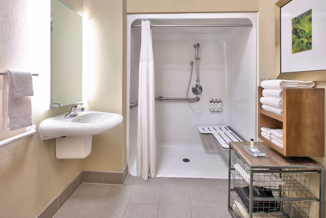 Suite, 1 Bedroom, Roll-in Shower, Kitchen (Roll-In Shower)