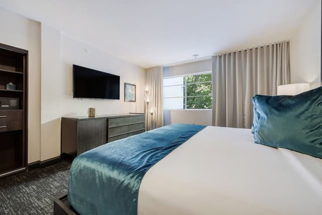 Junior Room, 1 King Bed with Sofa bed, Private Bathroom (Self check-in)