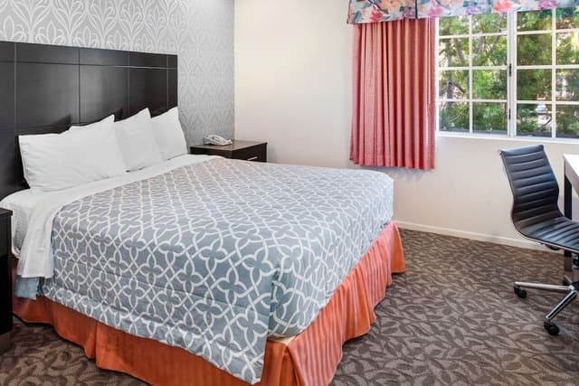 Deluxe Suite, 1 King Bed
