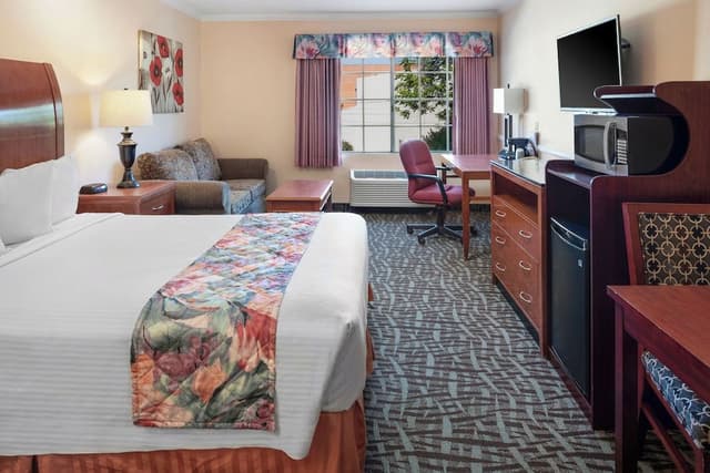 Standard Room, 1 King Bed
