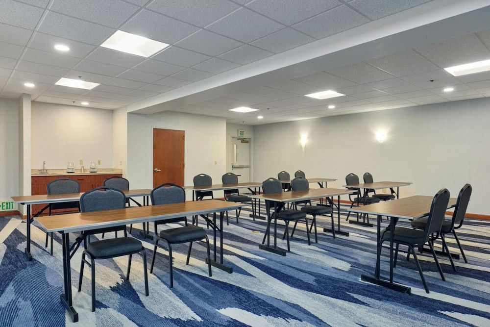 Comfort Suites Springfield1