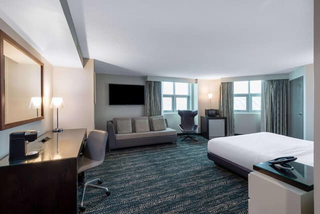 1 King Bed, Lakefront View Accessible, Non-Smoking