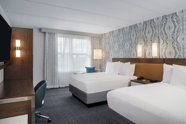 Room, 2 Queen Beds, Accessible Bathtub (Mobility and Hearing Accessible)