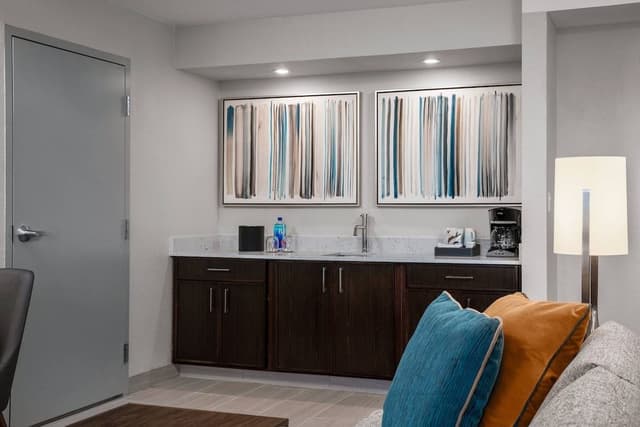 Suite, 1 Bedroom, Roll-in Shower (Mobility and Hearing Accessible)