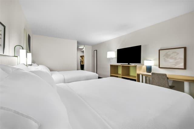 2 DOUBLE BEDS