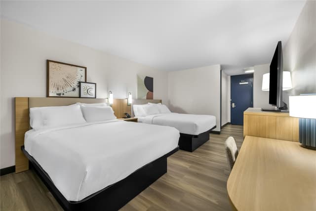 2 DOUBLE BEDS