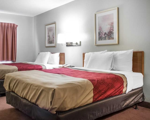 2 Queen Beds, Smoking