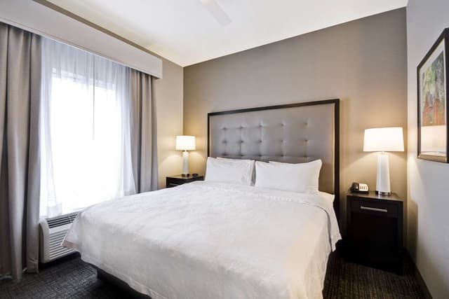 1 KING BED 1 BEDROOM SUITE NONSMOKING