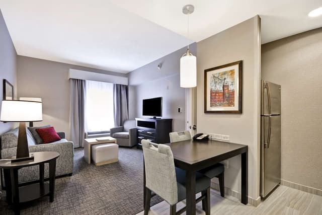 1 KING BED 1 BEDROOM SUITE NONSMOKING