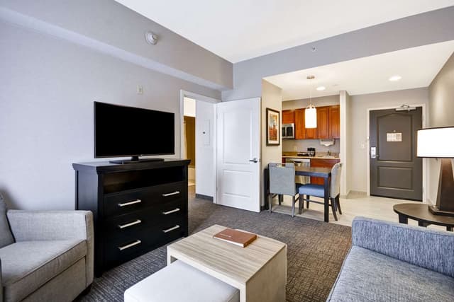 1 KING BED 1 BEDROOM SUITE NONSMOKING