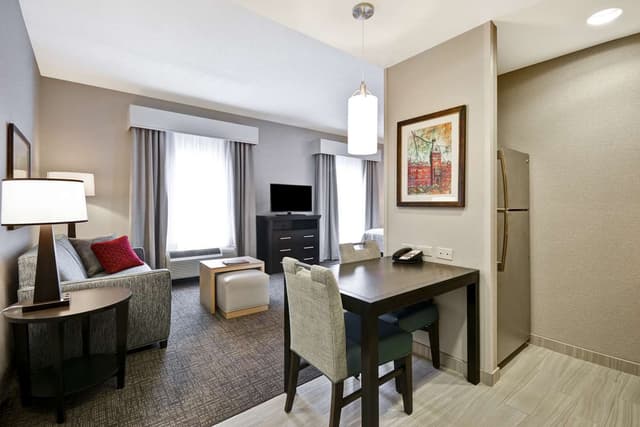 1KING HEARING ACCESSIBLE STUDIO SUITE NOSMOK